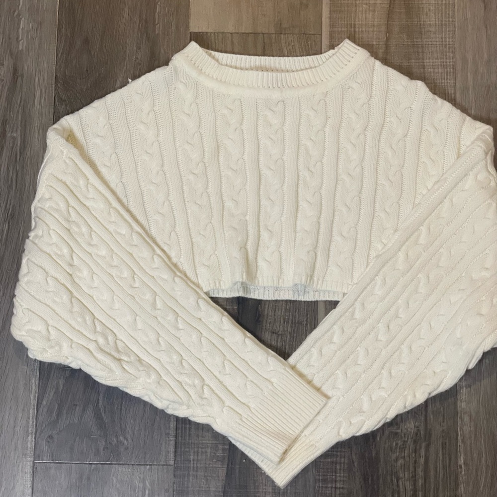 White knit cropped sweater